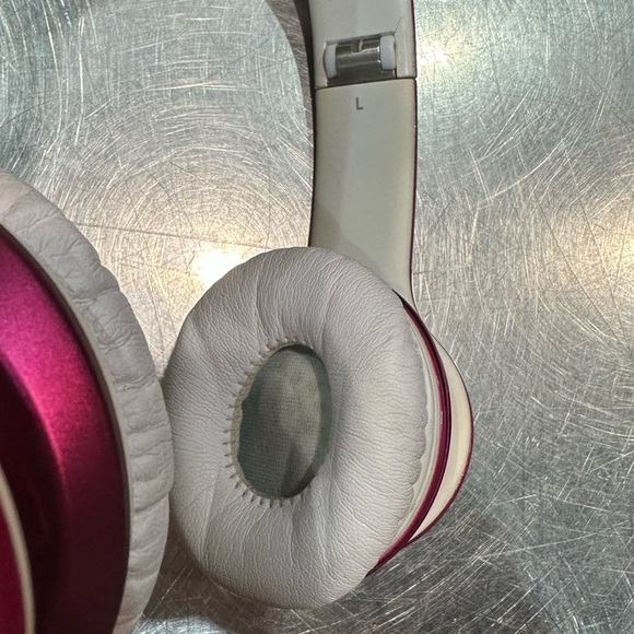 Beats Solo HD Pink Headphones - Picture 13 of 13